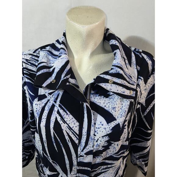 New Zenergy CHICO'S Jacket Sz L (2) Blue Ombre Leaf Print NEEMA Zip Windbreaker - Picture 2 of 7